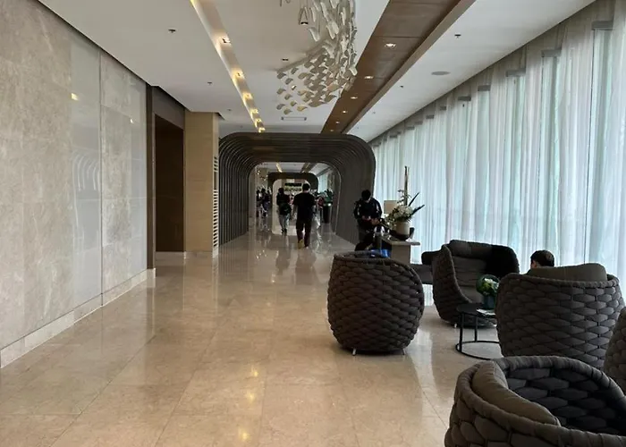Apartahotel Gateway Mall Of Near Airport *